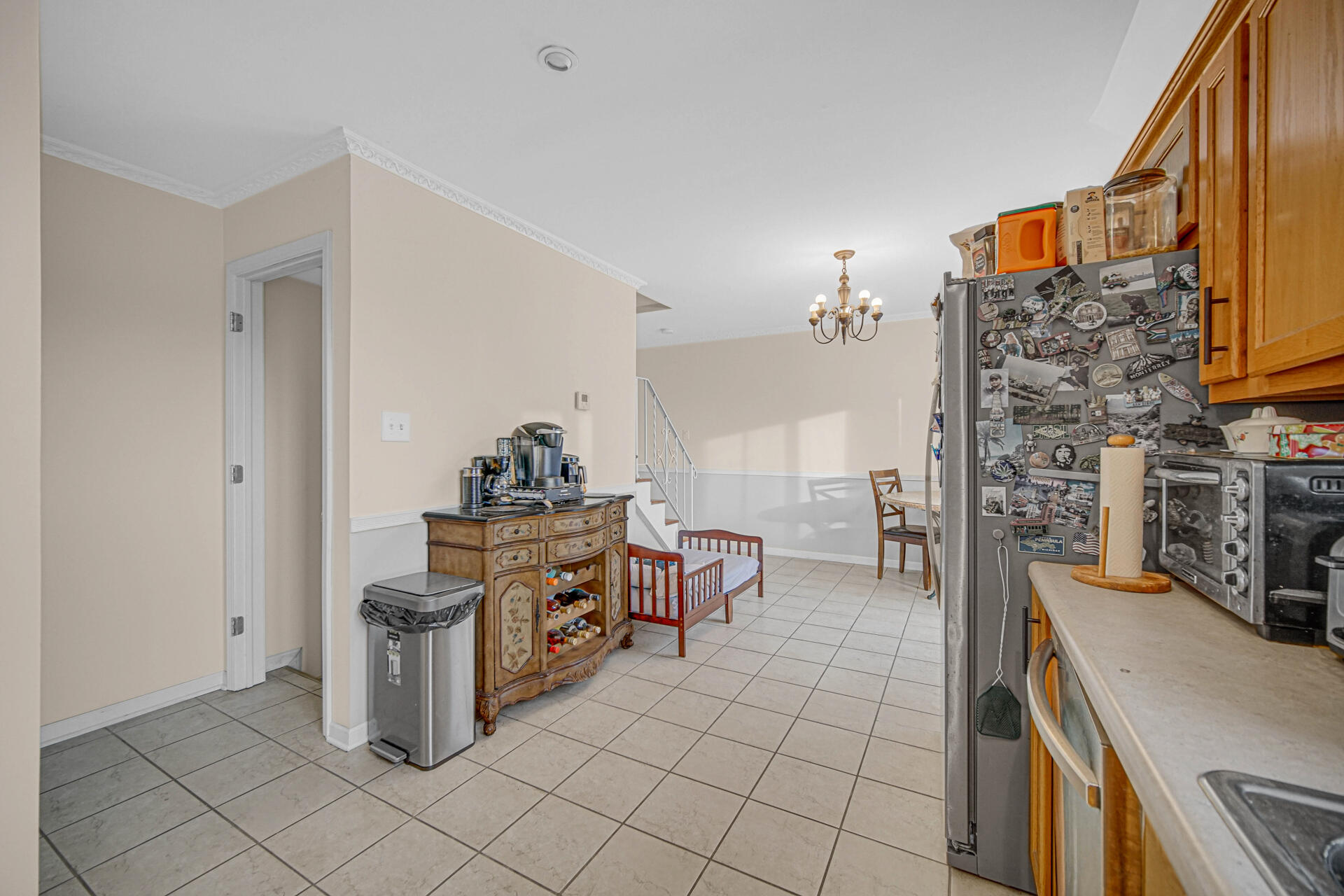 7933 Jefferson Avenue, Unit 4B Munster, IN 46321 - Photo 10 of 20 a living room with furniture