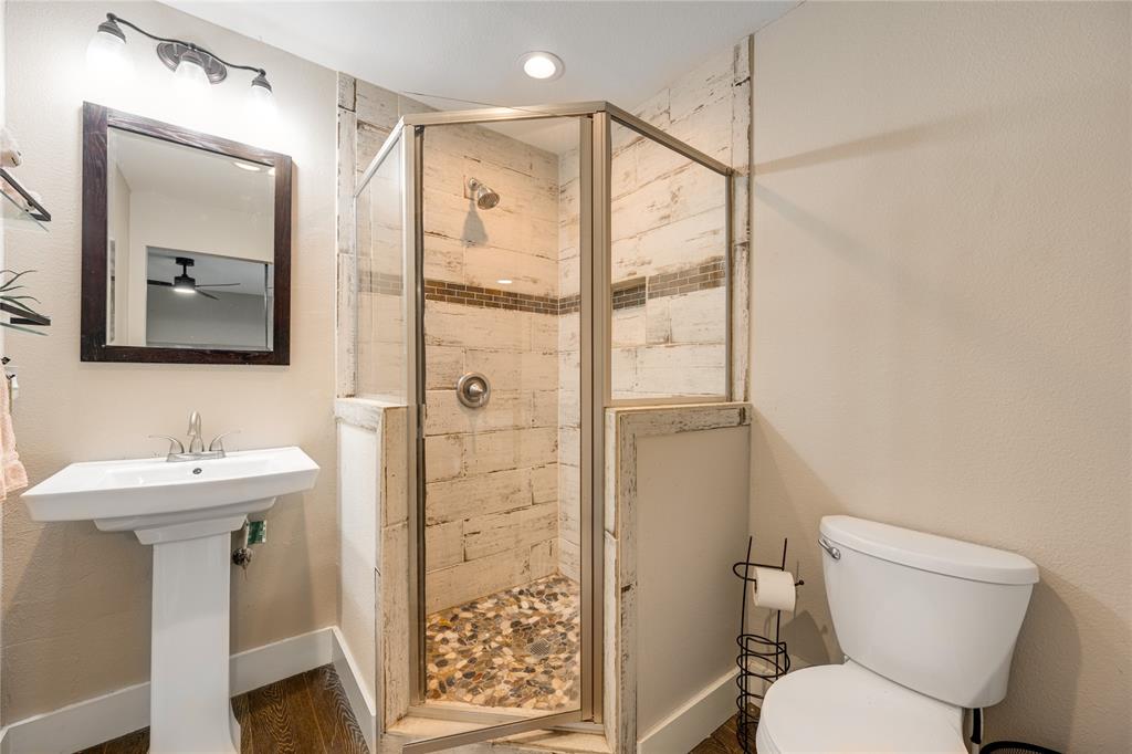 435 County Road 3204 Quitman, TX 75783 - Photo 25 of 36 En suite for secondary