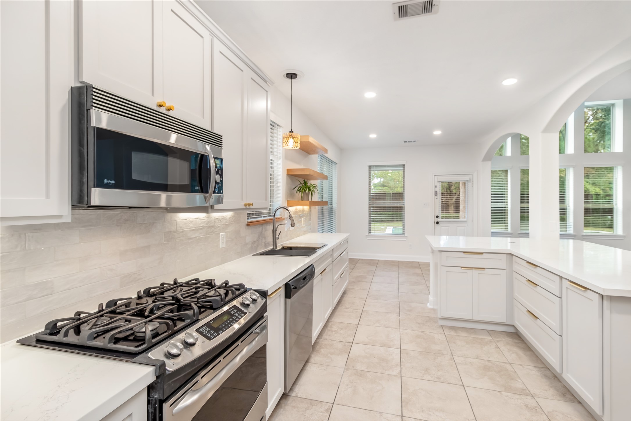 142 Pinto Point Place Spring, TX 77389 - Photo 10 of 36 a large kitchen with stainless steel appliances granite countertop a stove and a sink