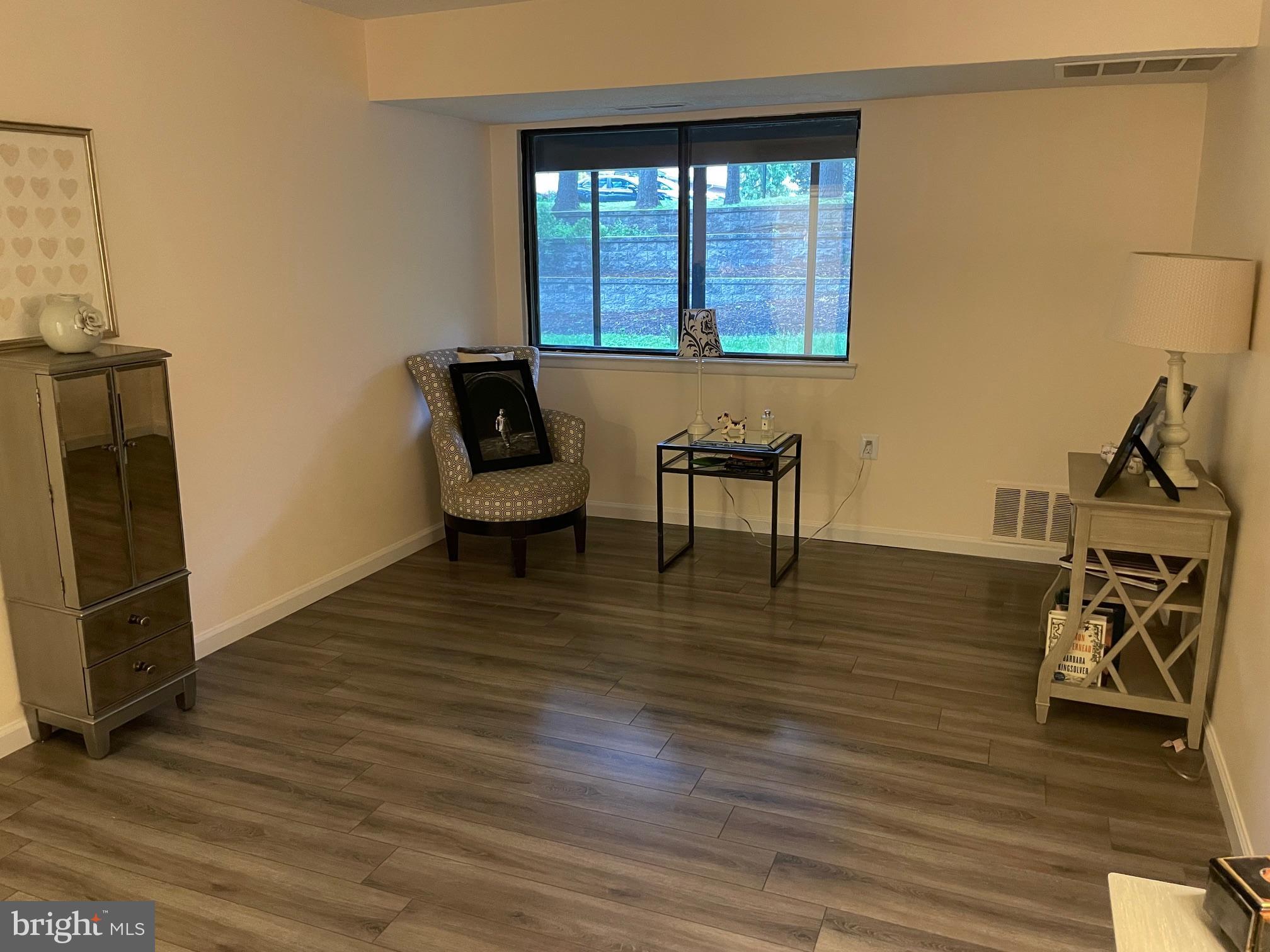 6 Longstream Court, Unit T2 Baltimore, MD 21209 - Photo 15 of 24 11'x17' room size