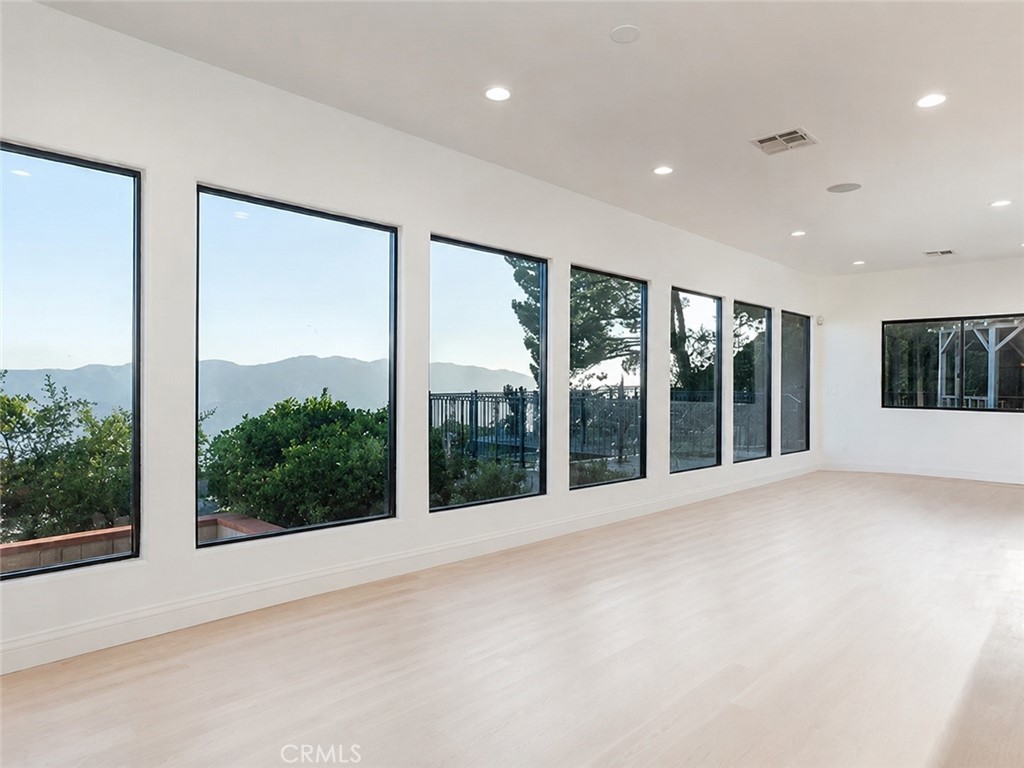 5660 Pine Cone Road La Crescenta, CA 91214 - Photo 11 of 40