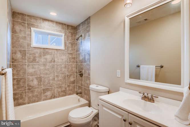 6700 Old North Point Road Baltimore, MD 21219 - Photo 26 of 34