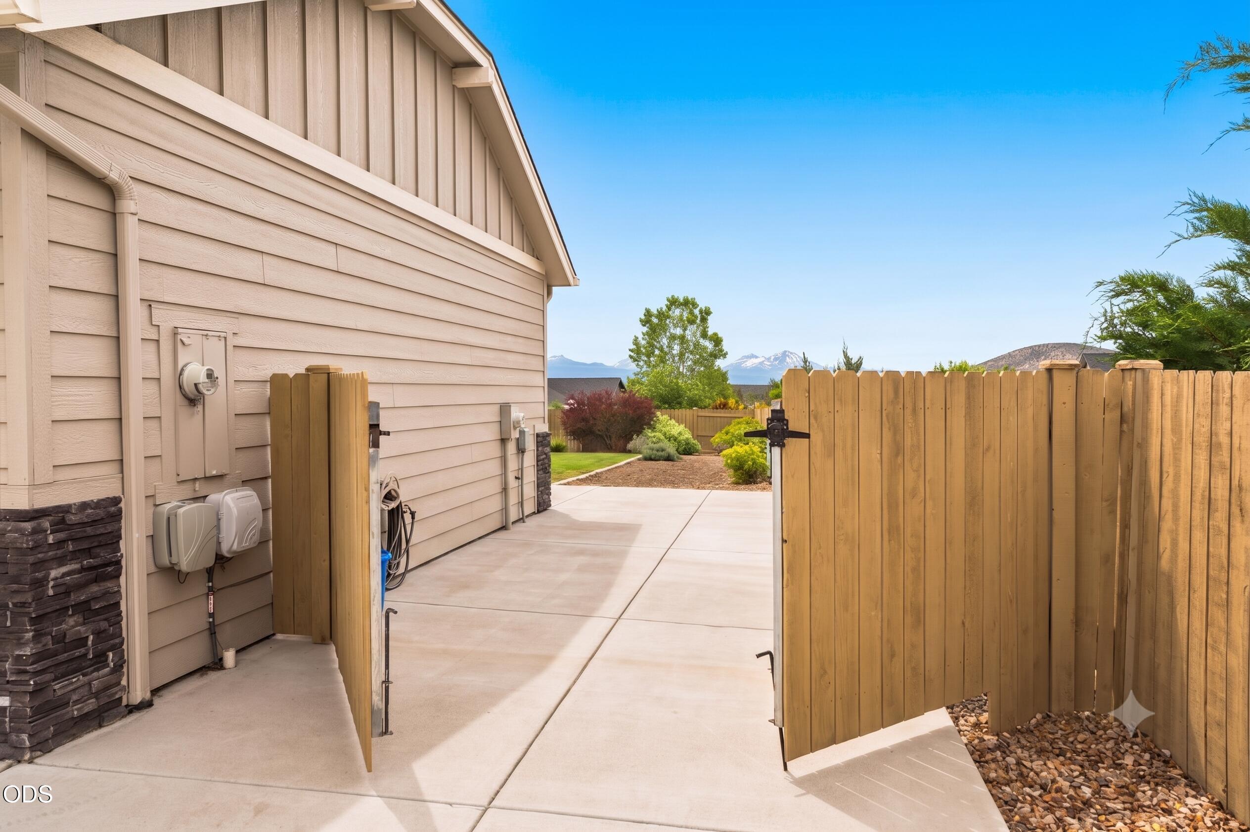 2859 Southwest 47th Street Redmond, OR 97756 - Photo 56 of 68