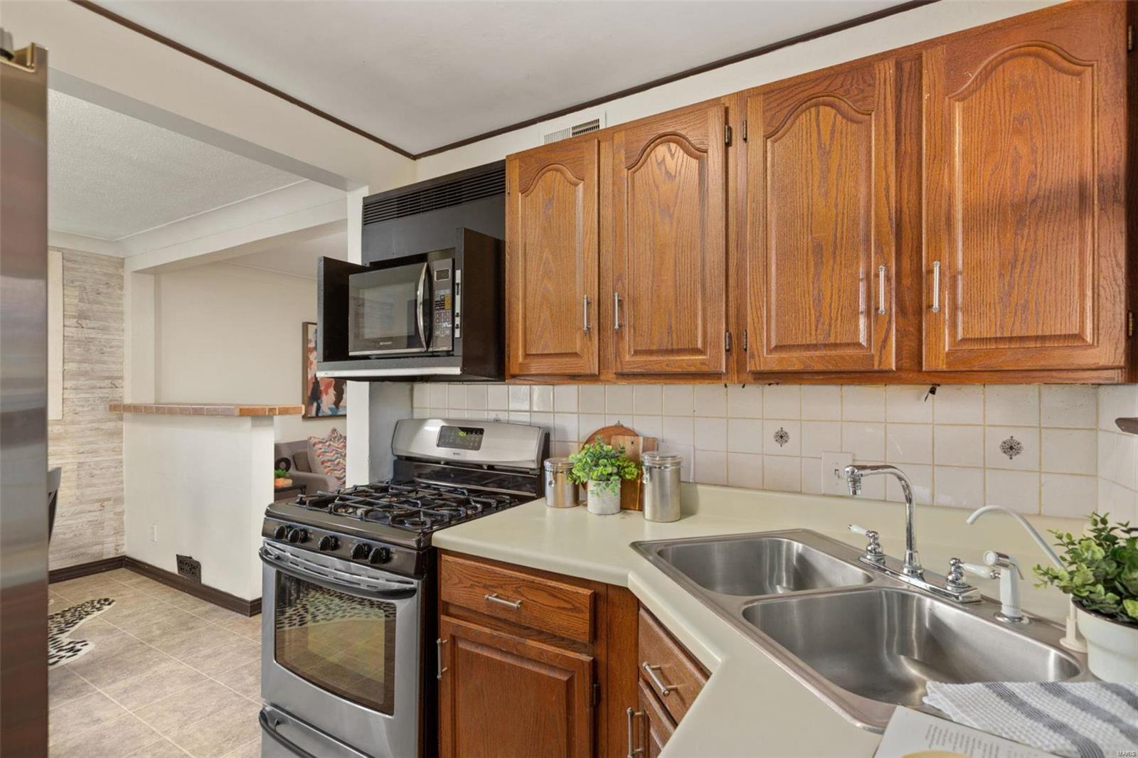 8739 Grant Road St. Louis, MO 63123 - Photo 14 of 28 Gallery Image 14
