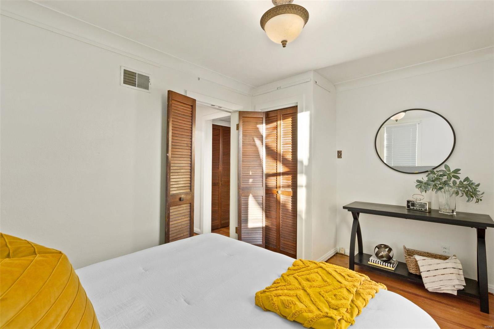 8739 Grant Road St. Louis, MO 63123 - Photo 18 of 28 Gallery Image 18