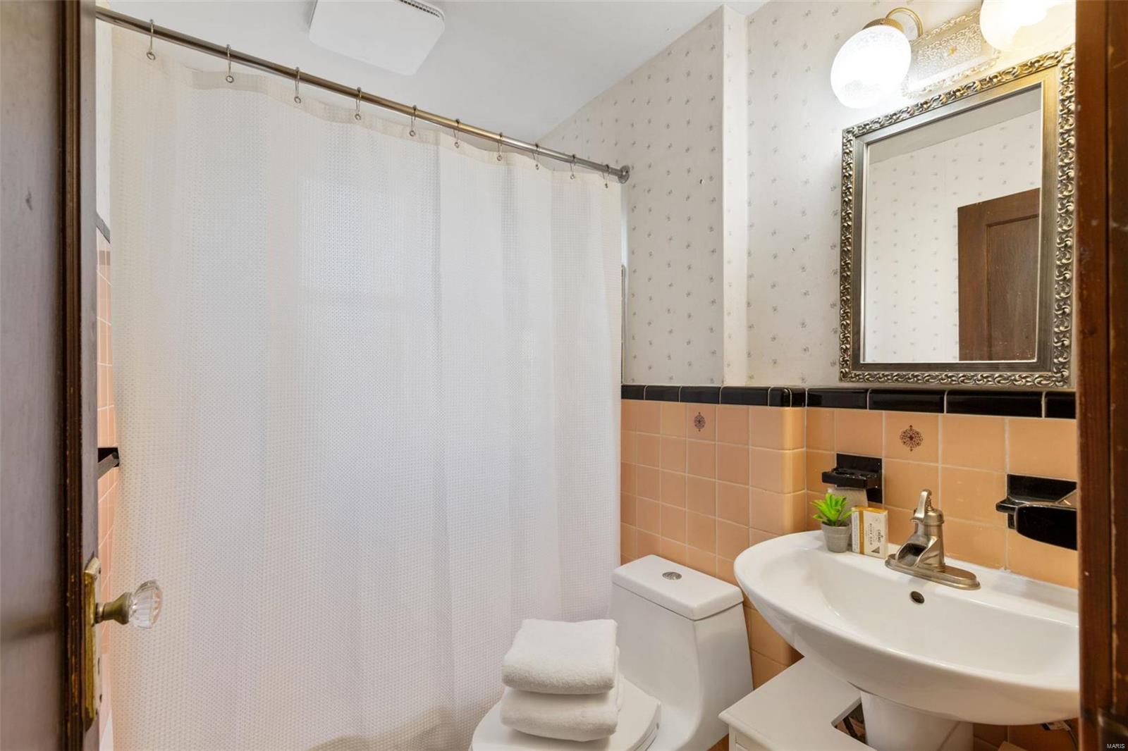 8739 Grant Road St. Louis, MO 63123 - Photo 19 of 28 Gallery Image 19