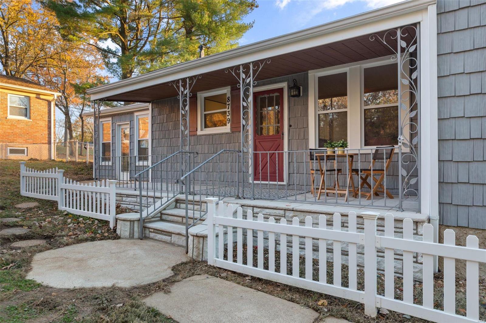 8739 Grant Road St. Louis, MO 63123 - Photo 4 of 28 Gallery Image 4