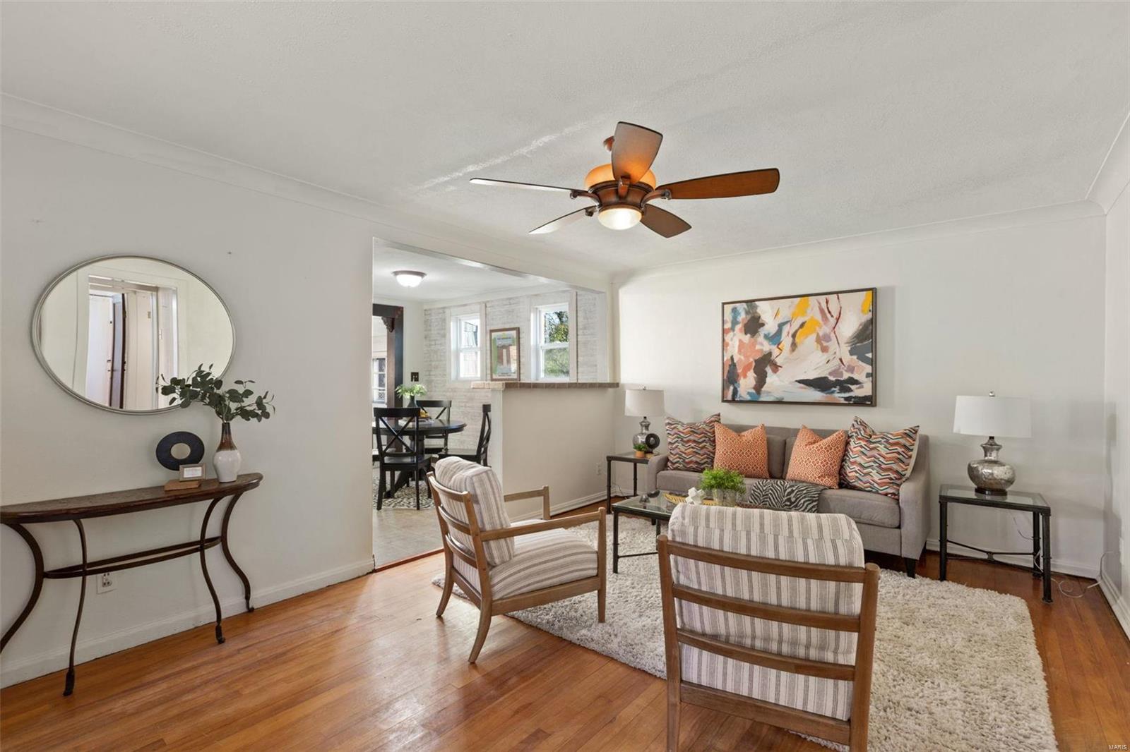 8739 Grant Road St. Louis, MO 63123 - Photo 6 of 28 Gallery Image 6