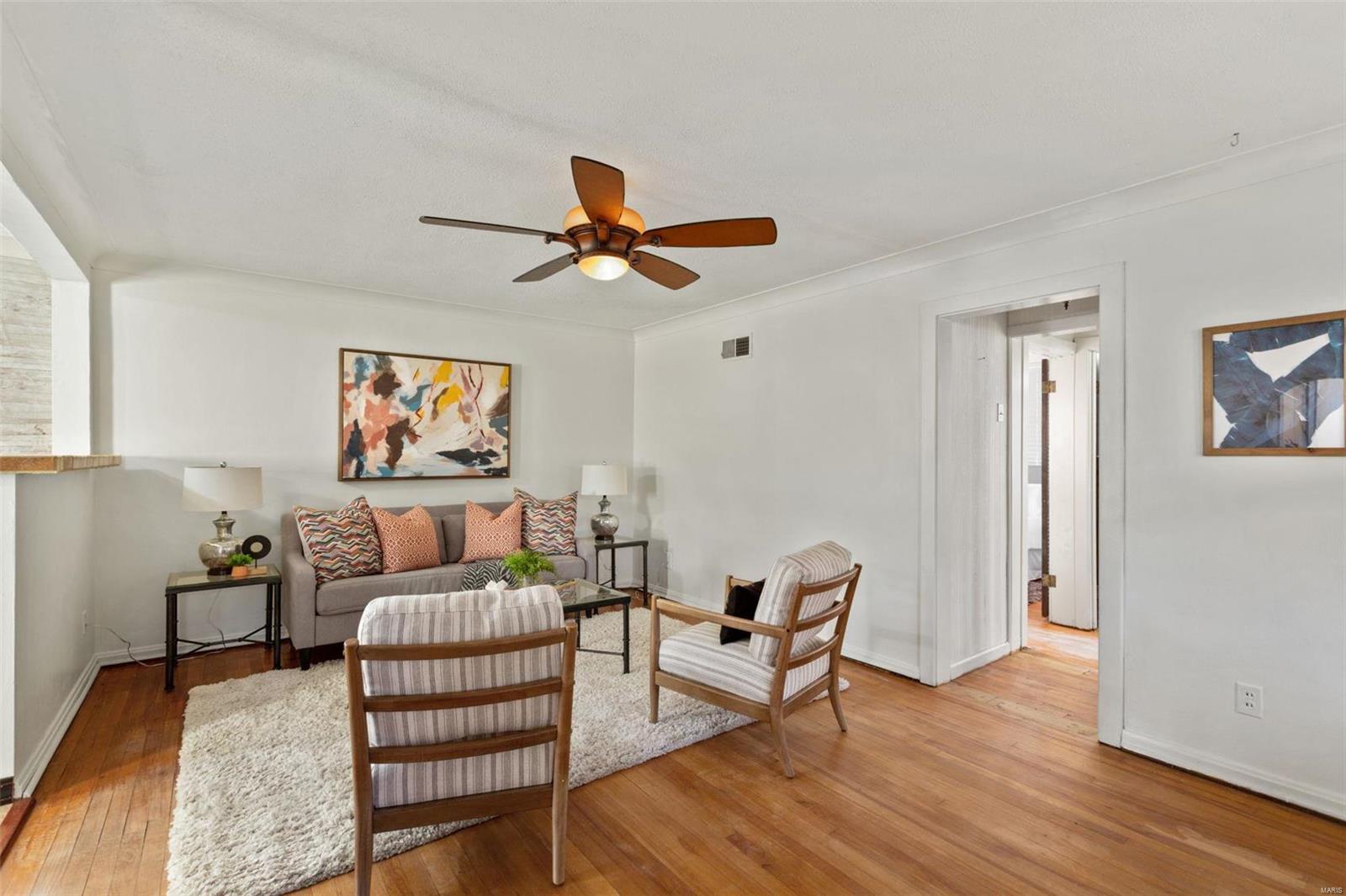 8739 Grant Road St. Louis, MO 63123 - Photo 7 of 28 Gallery Image 7