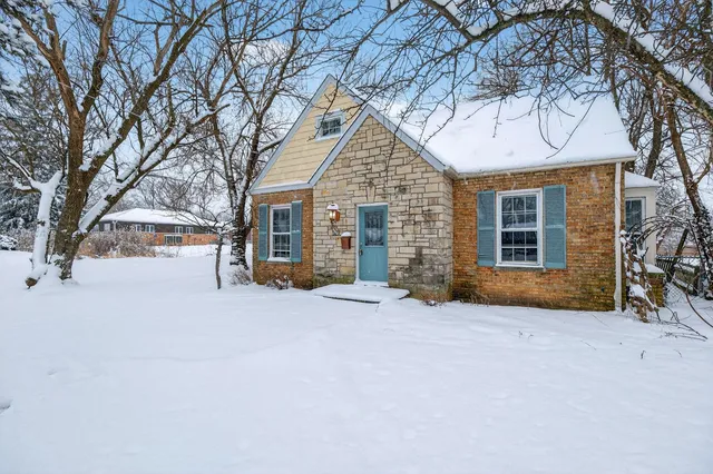 $475,000 | 521 Deerfield Road, Deerfield, IL 60015