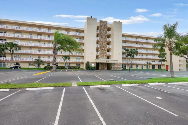 $237,000 | 311 Southeast 3rd Street, Unit 402, Dania Beach, FL 33004