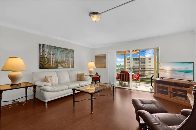 $237,000 | 311 Southeast 3rd Street, Unit 402, Dania Beach, FL 33004