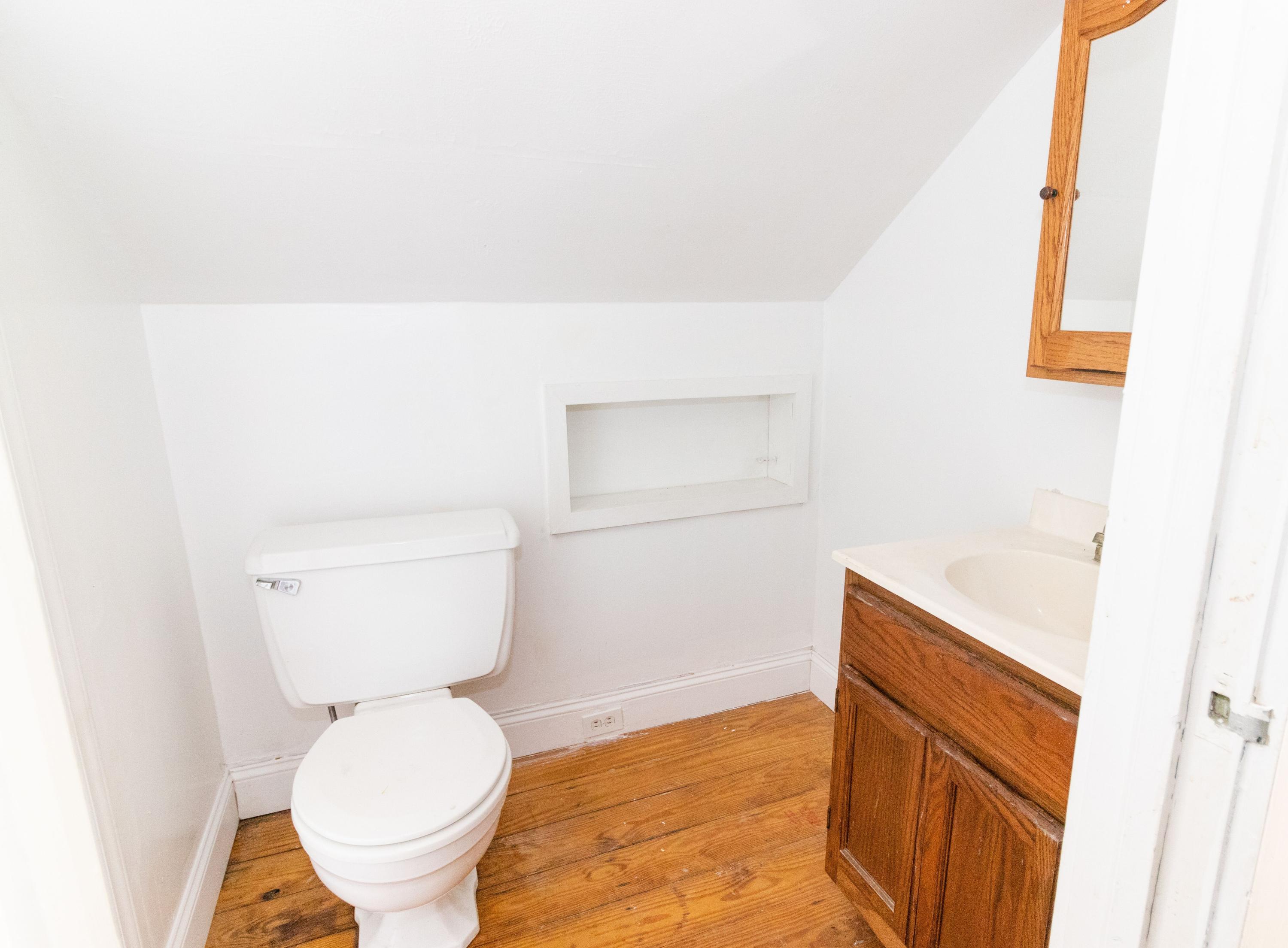 188 Crestview Drive Rockingham, NC 28379 - Photo 11 of 15 crestview upstairs bath