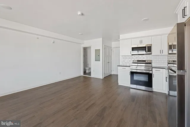 $1,350 | 404 Fountain Street, Unit 408, Philadelphia, PA 19128