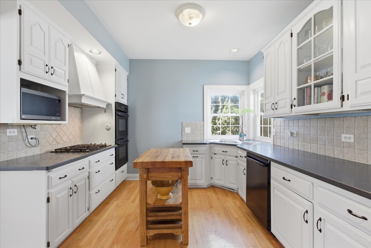 1004 Elm Street Winnetka, IL 60093 - Photo 12 of 41