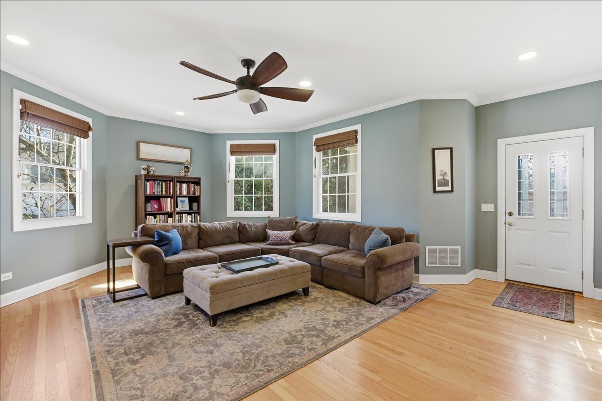 1004 Elm Street Winnetka, IL 60093 - Photo 9 of 41