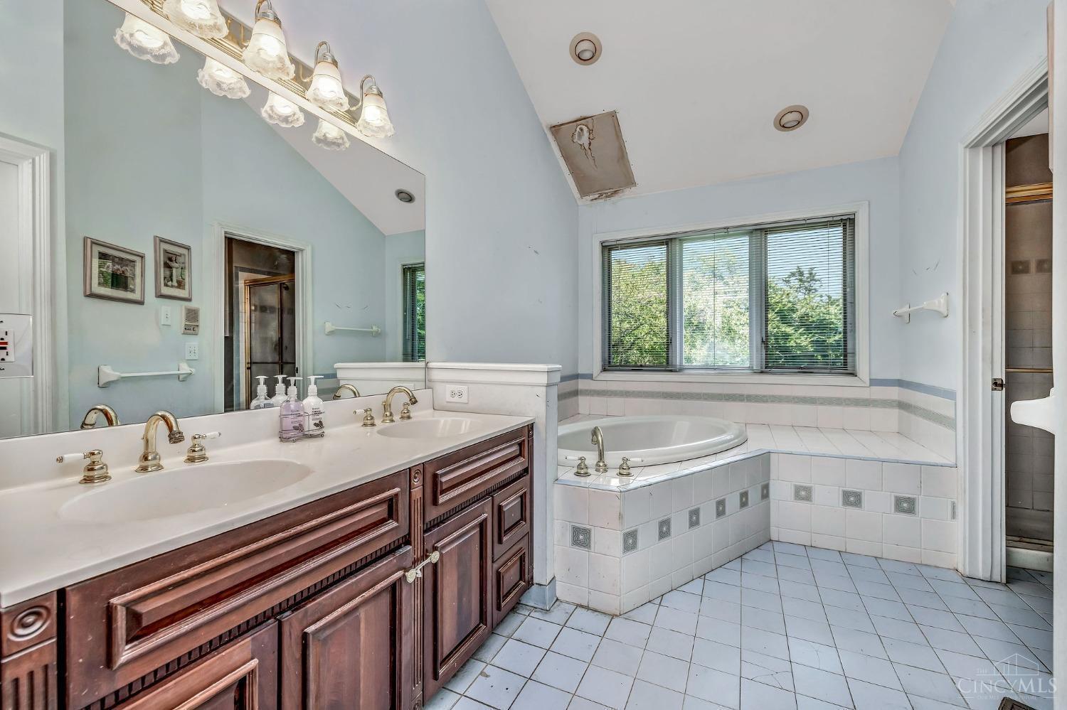 10925 Colerain Road Cincinnati, OH 45252 - Photo 12 of 43