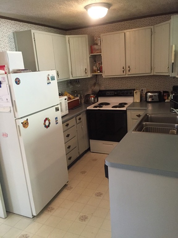 40 Barrows Road Worcester, MA 01609 - Photo 3 of 20 Gallery Image 3