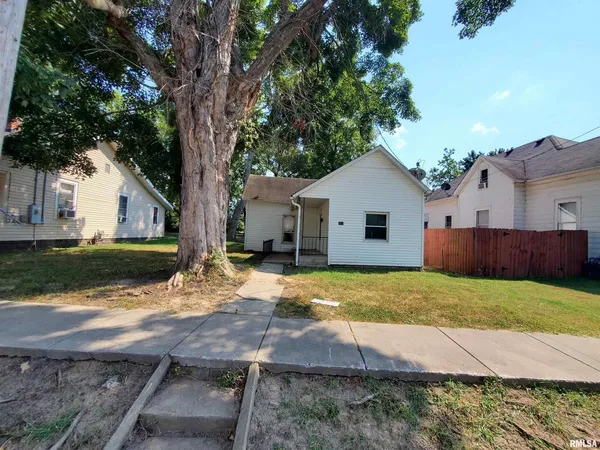 $890,000 | 607 North Almond Street, Unit 1, Carbondale, IL 62901