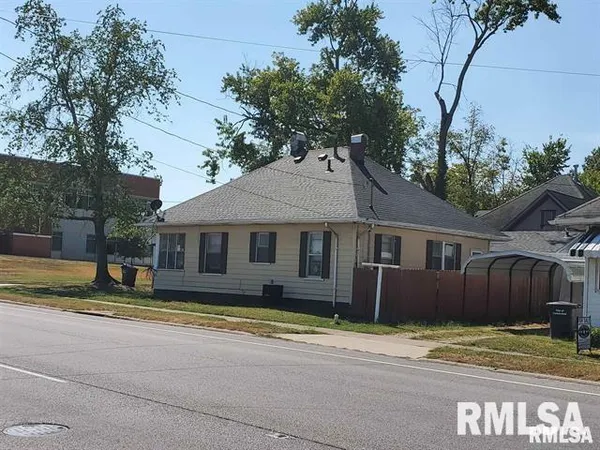 $890,000 | 607 North Almond Street, Unit 1, Carbondale, IL 62901