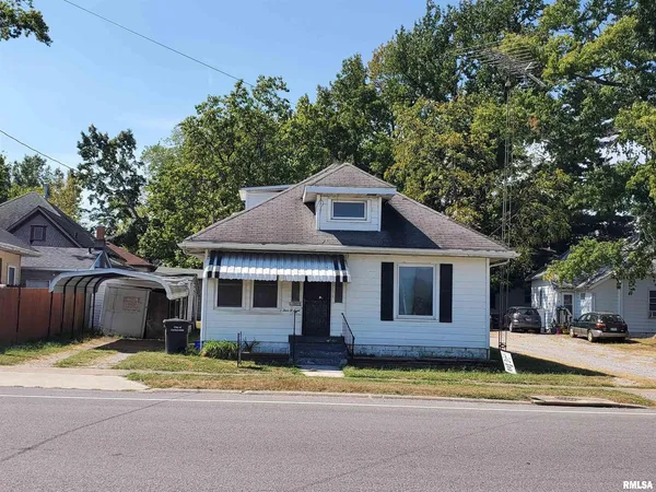 $890,000 | 607 North Almond Street, Unit 1, Carbondale, IL 62901