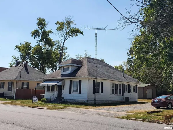 $890,000 | 607 North Almond Street, Unit 1, Carbondale, IL 62901