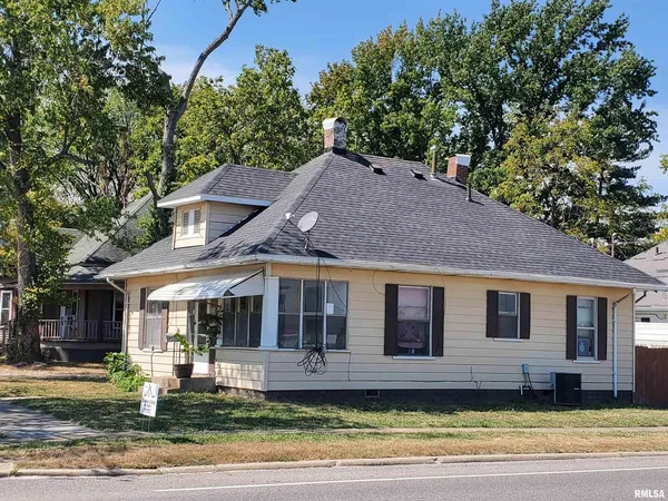 $890,000 | 607 North Almond Street, Unit 1, Carbondale, IL 62901