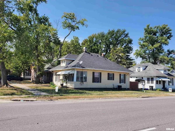 $890,000 | 607 North Almond Street, Unit 1, Carbondale, IL 62901