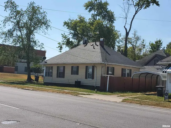 $890,000 | 607 North Almond Street, Unit 1, Carbondale, IL 62901