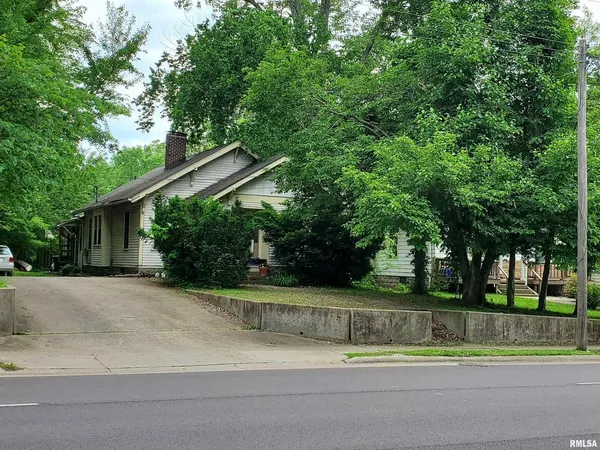 $890,000 | 607 North Almond Street, Unit 1, Carbondale, IL 62901