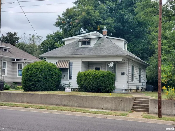 $890,000 | 607 North Almond Street, Unit 1, Carbondale, IL 62901