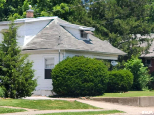 $890,000 | 607 North Almond Street, Unit 1, Carbondale, IL 62901