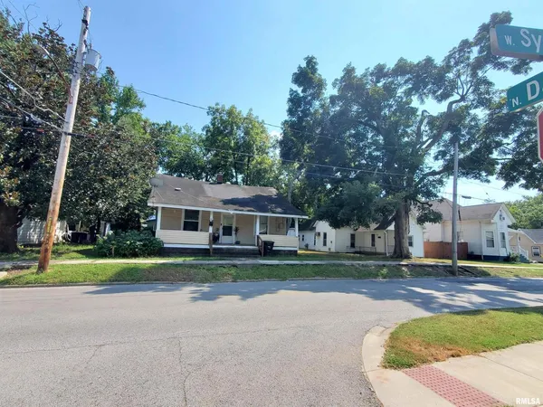 $890,000 | 607 North Almond Street, Unit 1, Carbondale, IL 62901