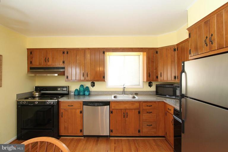 415 Mercer Road Rockville, MD 20852 - Photo 25 of 30 Kitchen #3