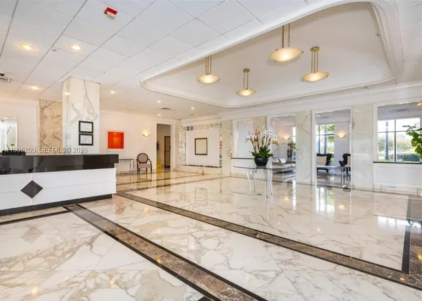 $3,900 | 5700 Collins Avenue, Unit 11A, Miami Beach, FL 33140