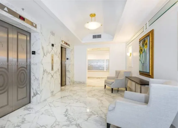 $3,900 | 5700 Collins Avenue, Unit 11A, Miami Beach, FL 33140