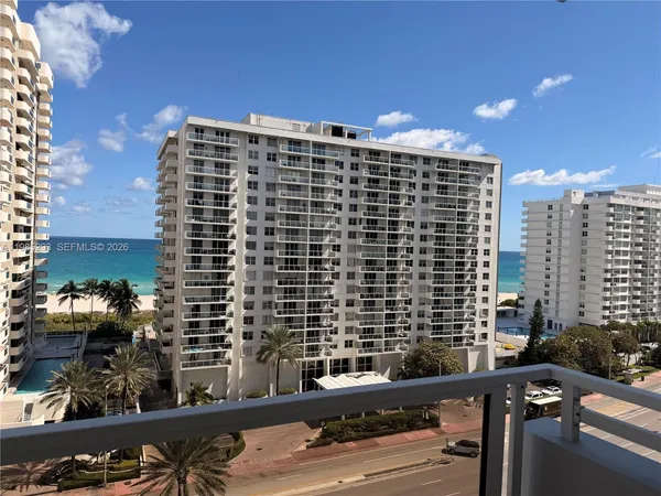 $3,900 | 5700 Collins Avenue, Unit 11A, Miami Beach, FL 33140