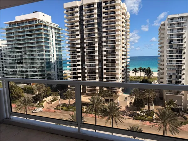 $3,900 | 5700 Collins Avenue, Unit 11A, Miami Beach, FL 33140