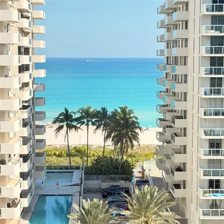 $3,900 | 5700 Collins Avenue, Unit 11A, Miami Beach, FL 33140