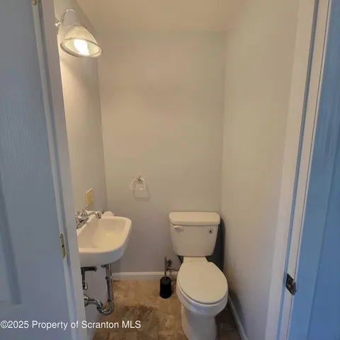 $1,200 | 1756 Nay Aug Avenue, Scranton, PA 18509