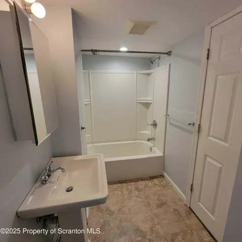 $1,200 | 1756 Nay Aug Avenue, Scranton, PA 18509