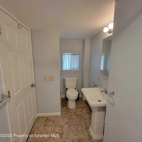 $1,200 | 1756 Nay Aug Avenue, Scranton, PA 18509