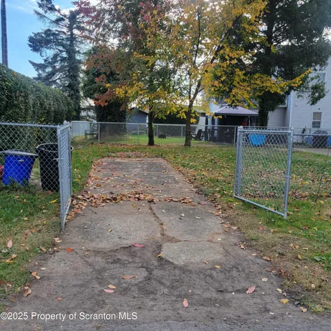 $1,200 | 1756 Nay Aug Avenue, Scranton, PA 18509