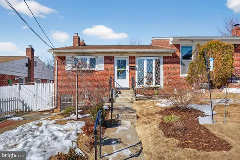 $659,900 | 103 South Jenkins Street, Alexandria, VA 22304