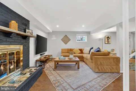 $659,900 | 103 South Jenkins Street, Alexandria, VA 22304