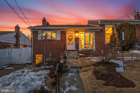 $659,900 | 103 South Jenkins Street, Alexandria, VA 22304