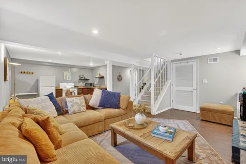 $659,900 | 103 South Jenkins Street, Alexandria, VA 22304