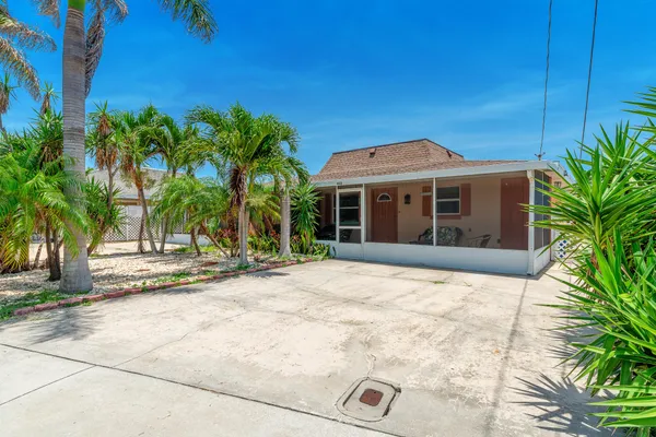 $2,250 | 462 Hernando Street, Unit B, Fort Pierce, FL 34949