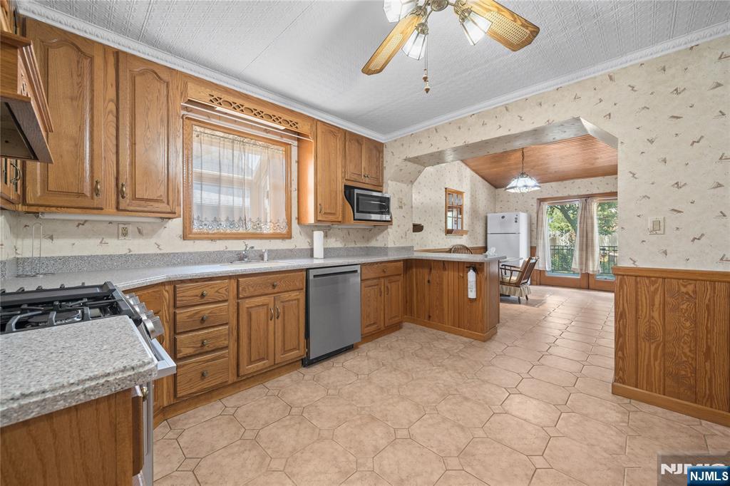 30 Hepburn Road Clifton, NJ 07012 - Photo 7 of 27 Gallery Image 7