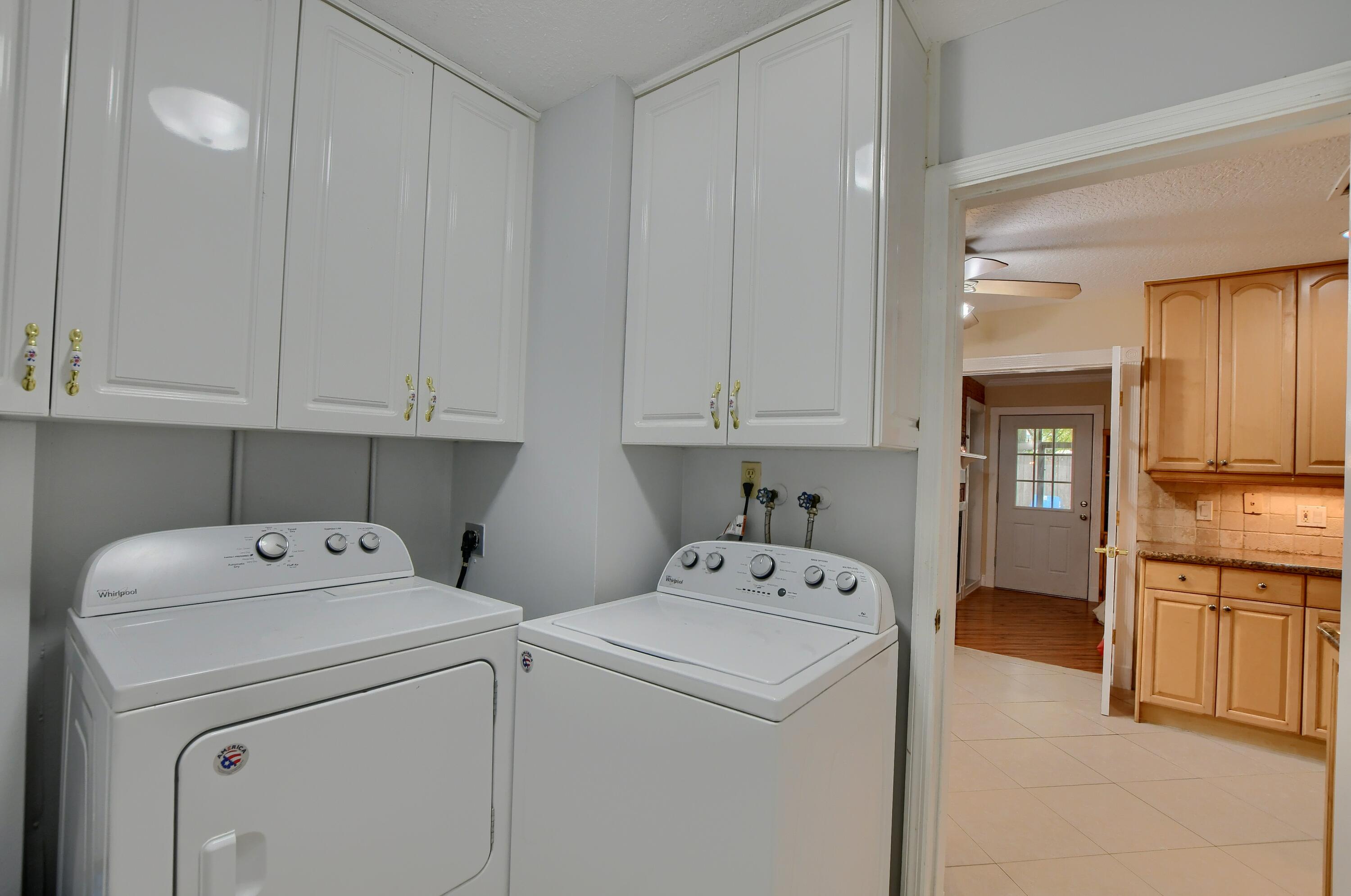 22668 Southwest 54th Way Boca Raton, FL 33433 - Photo 28 of 32 Laundry Room